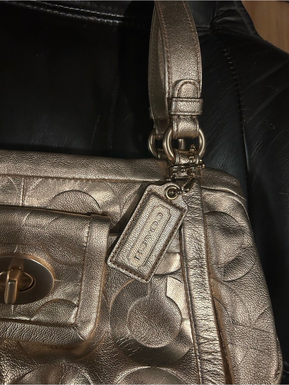 Vintage Rose-Gold COACH Shoulder Bag - Picture 3 of 10